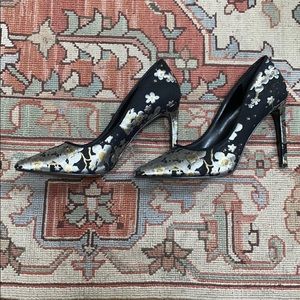 Nine West Floral Pump